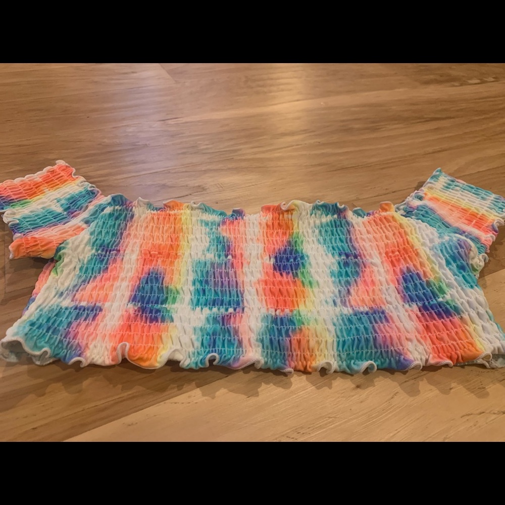 Pink by Victoria’s Secret Size Medium Tie Dye off the shoulder crop top